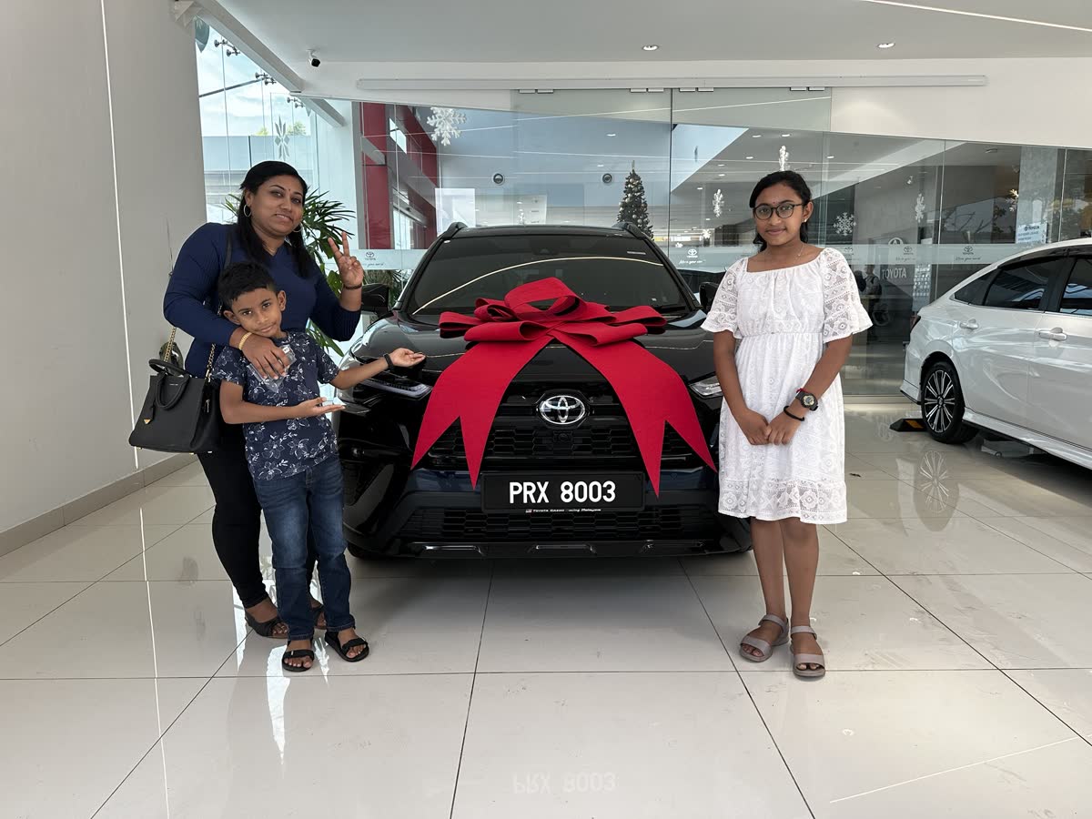 Penyerahan Corolla Cross GR-S hitam
